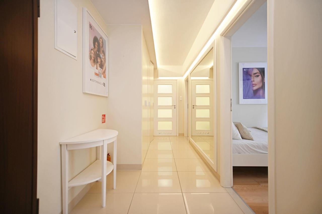Victus Apartamenty, Cadena *