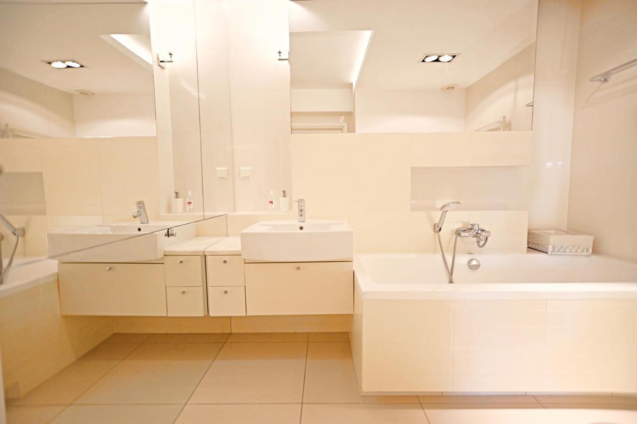 Victus Apartamenty, Cadena