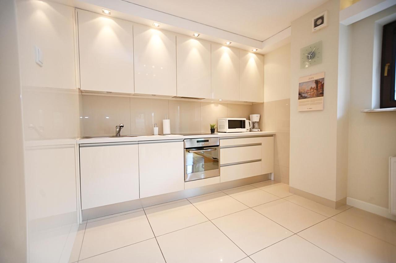 Victus Apartamenty, Cadena *