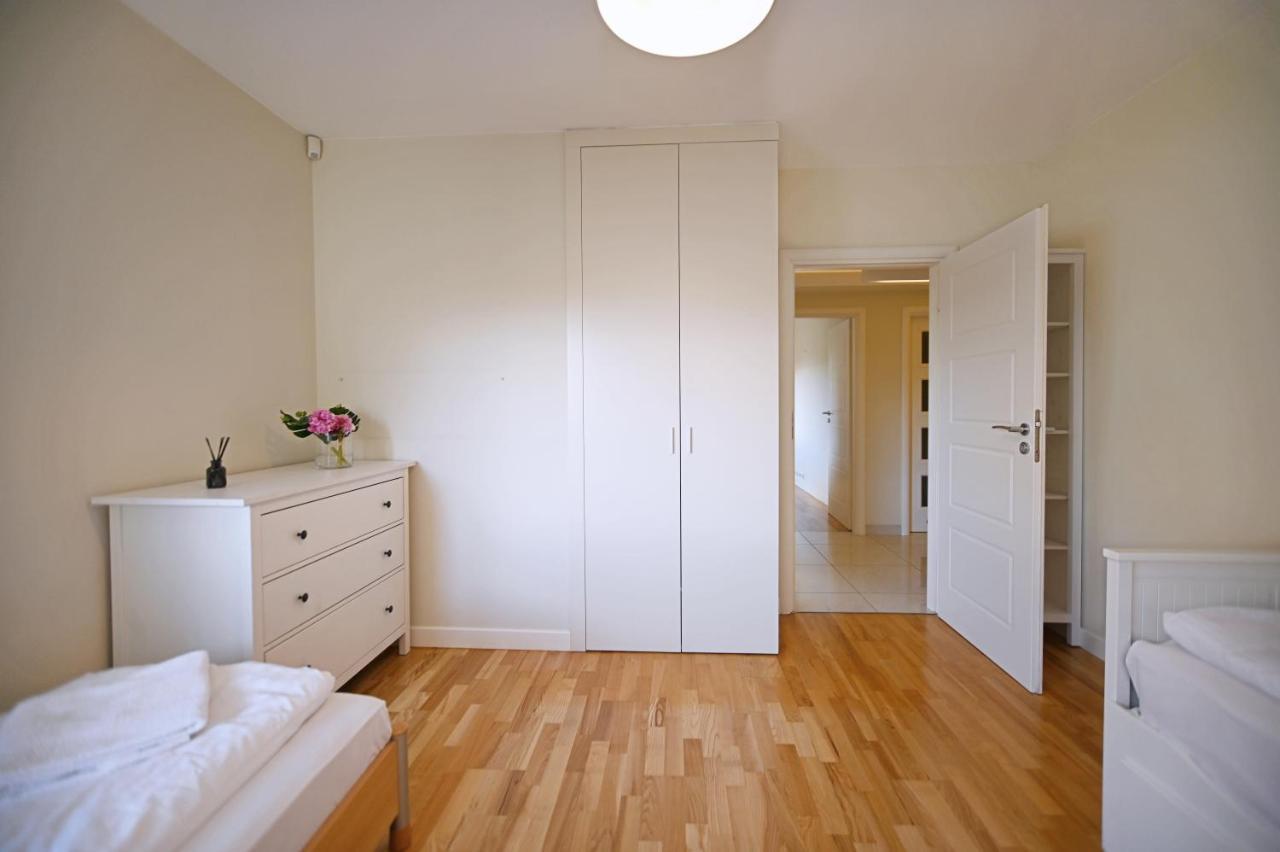 Victus Apartamenty, Cadena *